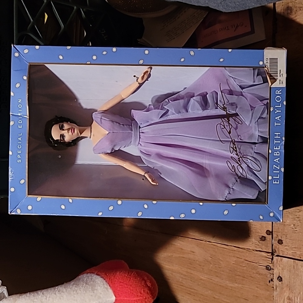 🆕️ Rare Special Edition Elizabeth Taylor White Diamonds 2000 Barbie Doll In Box - Picture 3 of 10
